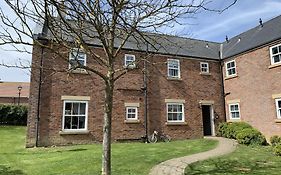 Sea Air Apartment At The Bay Filey, Sleeps 4, 2 Dogs Welcome For Free Too